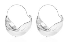 Load image into Gallery viewer, Wavy Crescent Hoop Earrings
